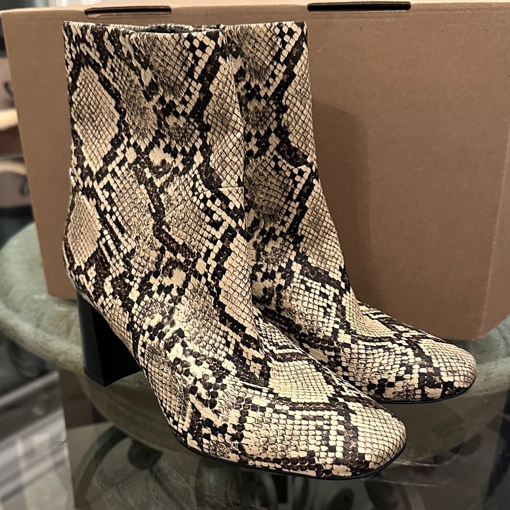 New in Box $80 Nordstrom Rack Snakeskin Pattern Ankle Boots sz 6